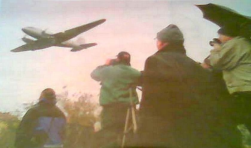 Último vuelo de un rosinenbomber sobre Tempelhof detalle  foto Reuters El Cporreo 311008 Imagen018