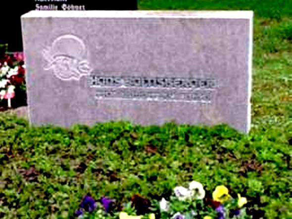 Baltisberger - Lápida en la tumba de Hans BALTISBERGER (foto Internet)