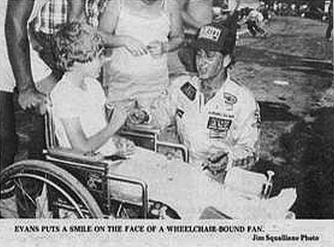 con un fan en silla de ruedas - Jim Squalliano.jpg