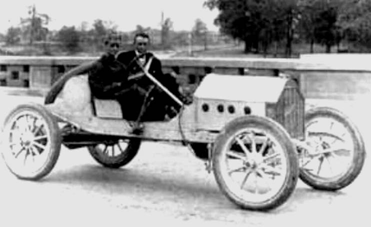 Harry Stutz y Adolph Monsen en un 1910Marion racer) (www
