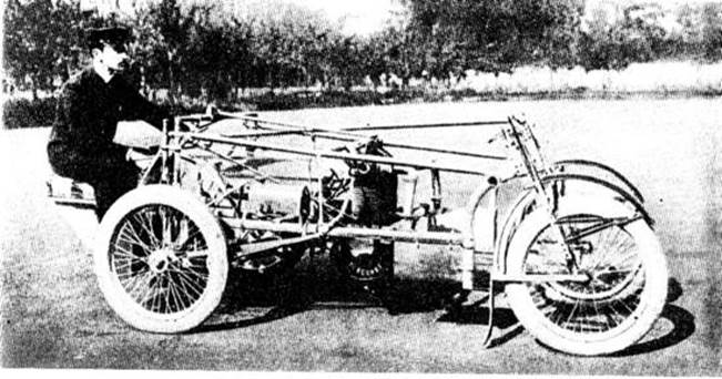 Truffault 1901 - monoplaza de motor atrás y piloto aún más atrás (archivo Auto Rama)