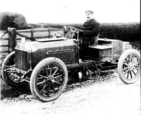 Con el Napier 30 HP racer 1902 (Georgano)