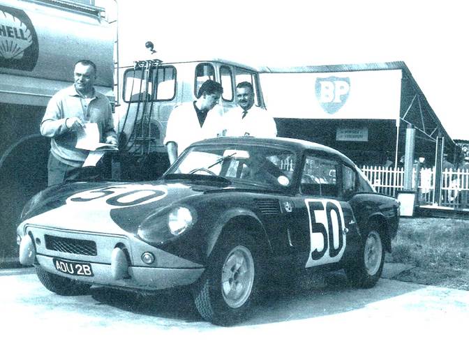 lemans 1964 Triumph Spirfire nº 50 con  David Hobbs 21º , 3